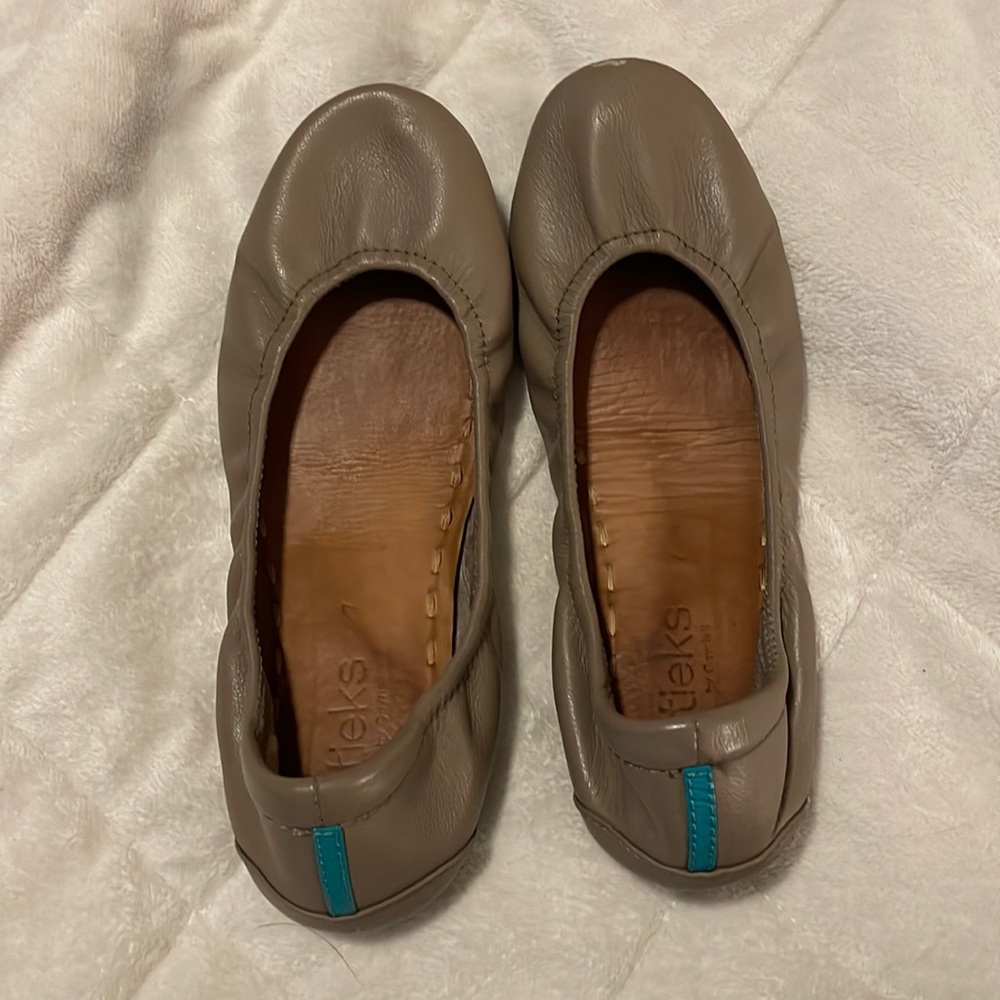 Taupe leather tieks size 7